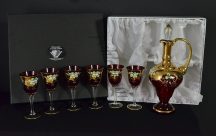   Декоративен комплект с чаши и бутилка - червен цвят